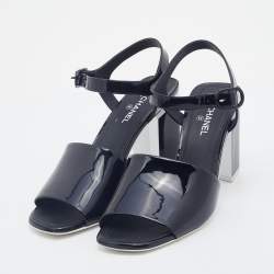 Pre Owned صندل شانيل جلد لامع أسود كعب مربع سميك سير كاحل شعار ماركة سي سي مقاس 38