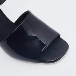 Pre Owned صندل شانيل جلد لامع أسود كعب مربع سميك سير كاحل شعار ماركة سي سي مقاس 38