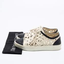 مملوكة مسبقًا حذاء رياضي شانيل جل د كريمي / أسود بقصة ليزر ورباط مقاس 37