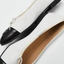 مملوكة مسبقًا Chanel  White/Black Leather  CC Cap toe Ballet Flats Size 41
