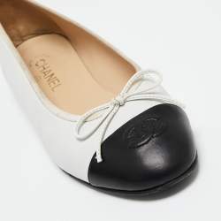 مملوكة مسبقًا Chanel  White/Black Leather  CC Cap toe Ballet Flats Size 41