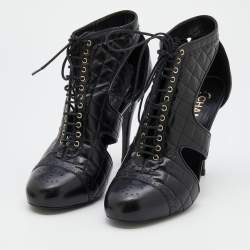 Pre Owned Chanel Black Quilted Leather CC Cap Toe Lace Up Booties Size 40.5