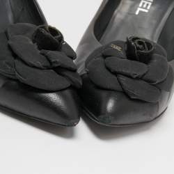 Pre Owned Chanel Grey/Black Leather CC Camelia Pumps Size 40