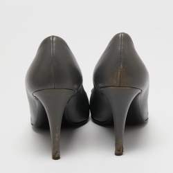 Pre Owned Chanel Grey/Black Leather CC Camelia Pumps Size 40