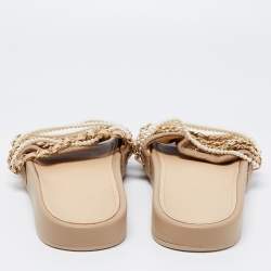 مملوكة مسبقًا Chanel Beige Leather and Fabric Chain Link Faux Pearl Slides Size 39 
