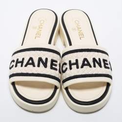 مملوكة مسبقًا Chanel White Fabric and Leather Slide Sandals Size 40