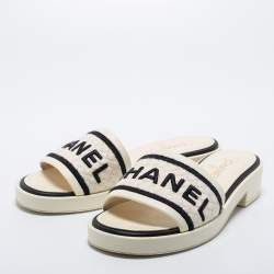 مملوكة مسبقًا Chanel White Fabric and Leather Slide Sandals Size 40
