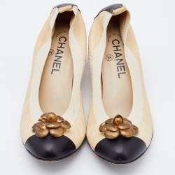Pre Owned Chanel Beige Textured Leather Camelia Embellished Scrunch Pumps Size 37