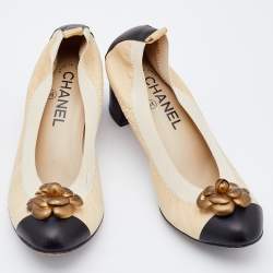 Pre Owned Chanel Beige Textured Leather Camelia Embellished Scrunch Pumps Size 37