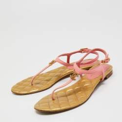 Pre Owned Chanel Pink/Gold Leather Quilted CC Thong Sandals Size 38