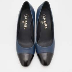 Pre Owned Chanel Navy Blue/Black Leather CC Cap Toe Pumps Size 37