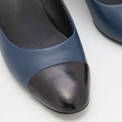 Pre Owned Chanel Navy Blue/Black Leather CC Cap Toe Pumps Size 37