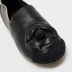 Pre Owned Chanel Two Tone Leather and Elastic Cap Toe Camellia Flower Ballet Flats Size 37