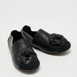 Pre Owned Chanel Two Tone Leather and Elastic Cap Toe Camellia Flower Ballet Flats Size 37