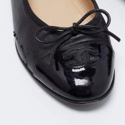 Pre Owned Chanel Black Leather and Patent CC Ballet Flats Size 38.5