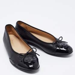 Pre Owned Chanel Black Leather and Patent CC Ballet Flats Size 38.5