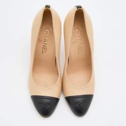 Pre Owned Chanel Beige/Black Leather CC Cap Toe Pumps Size 36