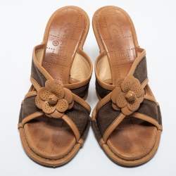 Chanel Brown/Tan Fabric and Leather Camelia Slide Sandals Size 38.5