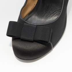 Pre Owned Chanel Black Fabric and Satin CC Bow Cap Toe Pumps Size 40