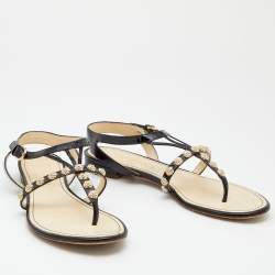 Pre Owned Chanel Black Patent Leather CC Camellia Thong Ankle Flats Size 38.5