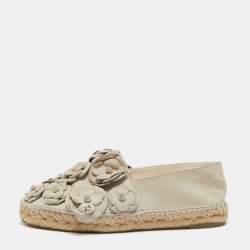 Pre Owned Chanel Light Grey Nubuck Leather CC Camelia Espadrille Flats Size 39