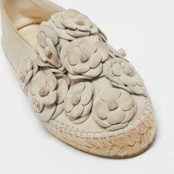 Pre Owned Chanel Light Grey Nubuck Leather CC Camelia Espadrille Flats Size 39