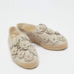 Pre Owned Chanel Light Grey Nubuck Leather CC Camelia Espadrille Flats Size 39