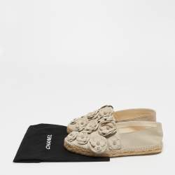 Pre Owned Chanel Light Grey Nubuck Leather CC Camelia Espadrille Flats Size 39