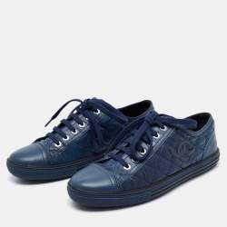 مملوكة مسبقًا Chanel Navy Blue Quilted Nylon and Leather CC Low Top Sneakers Size 37 