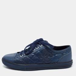 مملوكة مسبقًا Chanel Navy Blue Quilted Nylon and Leather CC Low Top Sneakers Size 37 
