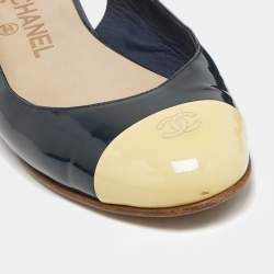 مملوكة مسبقًا Chanel Navy Blue/Light Yellow Patent Leather CC Cap Toe Slingback Flats Size 38