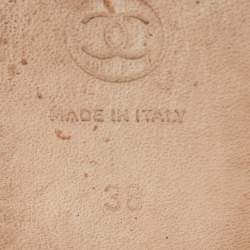 مملوكة مسبقًا Chanel Navy Blue/Light Yellow Patent Leather CC Cap Toe Slingback Flats Size 38