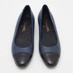 Pre Owned Chanel Blue/Black Leather CC Ballet Flats Size 39.5