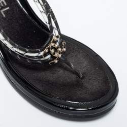 Pre Owned Chanel Black/White Fabric Embellished CC Thong Sandals Size 39