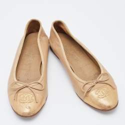 Pre Owned Chanel Beige Leather CC Cap Toe Ballet Flats Size 37.5