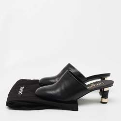 Pre Owned Chanel Black Leather Round Toe Mules Size 39