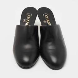 Pre Owned Chanel Black Leather Round Toe Mules Size 39