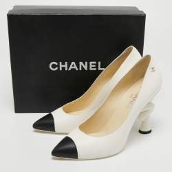 مملوكة مسبقًا Chanel White/Black Leather Cap Toe Knot Heel Pumps Size 41