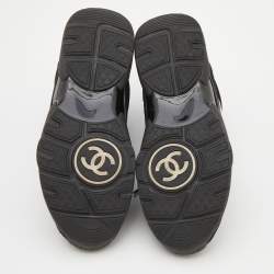 مملوكة مسبقًا Chanel Black/Navy Blue Suede and Velvet CC Low Top Sneakers Size 38
