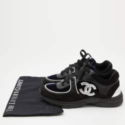 مملوكة مسبقًا Chanel Black/Navy Blue Suede and Velvet CC Low Top Sneakers Size 38