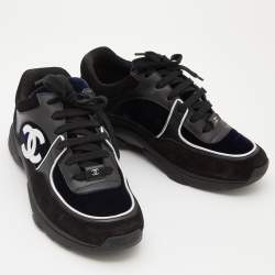 مملوكة مسبقًا Chanel Black/Navy Blue Suede and Velvet CC Low Top Sneakers Size 38