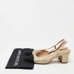 مملوكة مسبقًا Chanel Beige/Black Leather and Fabric Cap Toe CC Slingback Pumps Size 38.5