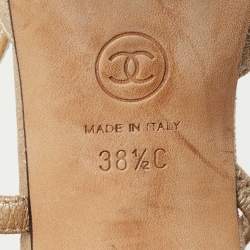 مملوكة مسبقًا Chanel Beige/Black Leather and Fabric Cap Toe CC Slingback Pumps Size 38.5