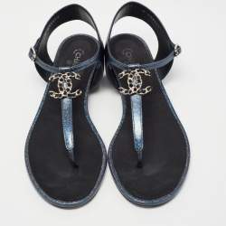 Pre Owned Chanel Dark Blue Leather CC Flat Thong Sandals Size 38
