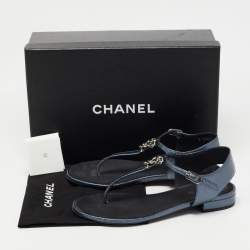 Pre Owned Chanel Dark Blue Leather CC Flat Thong Sandals Size 38