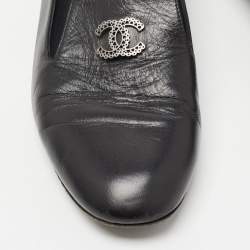 Pre Owned Chanel Black Leather CC Smoking Slippers Size 36