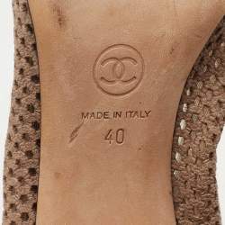 Pre Owned Chanel Black/Beige Leather And Patent CC Cap Toe Scrunch Block Heel Pumps Size 40