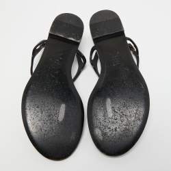 Pre Owned Chanel Black/White Patent Leather CC Camellia Thong Flats Size 37