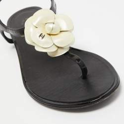 Pre Owned Chanel Black/White Patent Leather CC Camellia Thong Flats Size 37