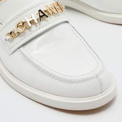 Pre Owned Chanel White Leather Logo Chain Link Slip On Loafers Size 38.5